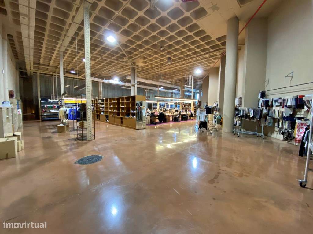 Armazém moderno com excelente localização-5