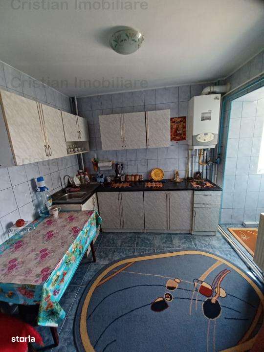 Ap. 4 cam, conf 1, Radu Negru, Et.3, spatios - Imagine principală: 5/11