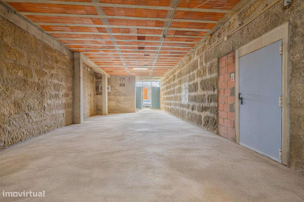 Moradia T2 renovada com Terraço, Jardim e Armazém - Centro de Baltar-35