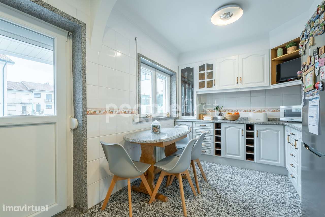 Moradia com garagem no centro da Senhora da Hora-9