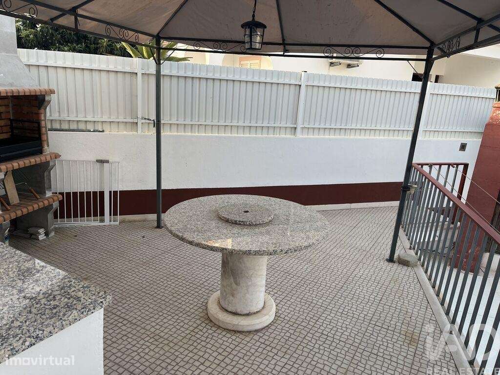 Casa / Villa T6 em Alcantarilha e Pêra de 122,8 m2 - Grande imagem: 4/21