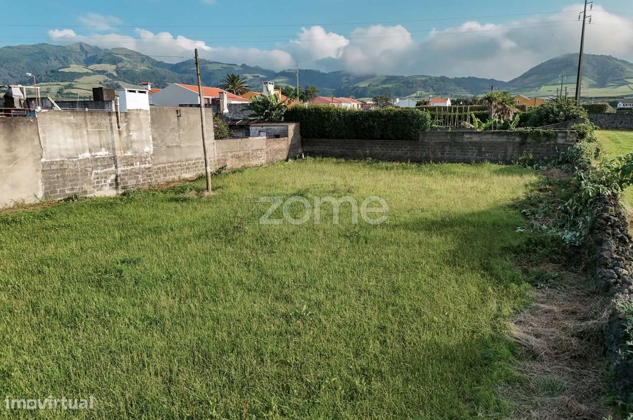 Conjunto Imobiliário com Moradia, Ruína e Terrenos na Ribeira Grande-15
