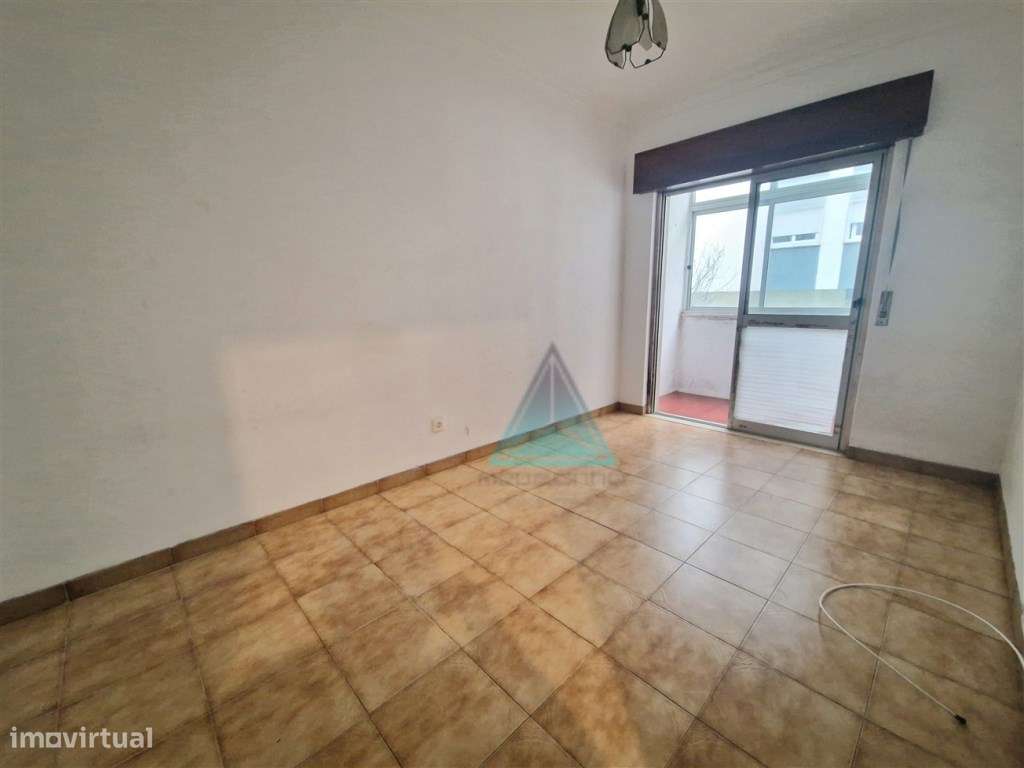 T3 Arrentela * * * 1 ANDAR * BOAS ÁREAS - Grande imagem: 4/12