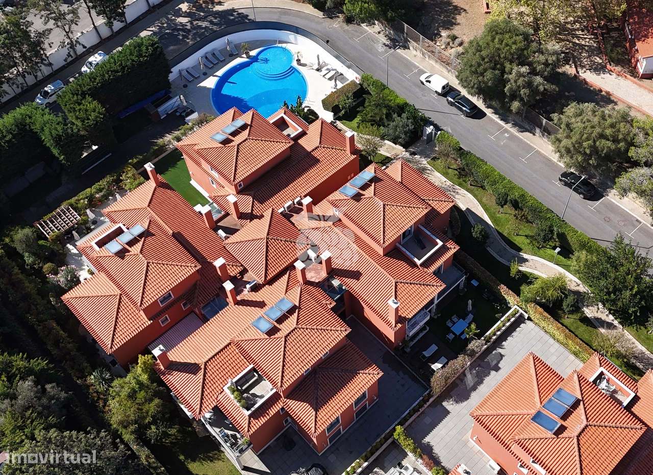 T4 duplex nos "Terraços da Guia" em Cascais com garagem e piscina-46