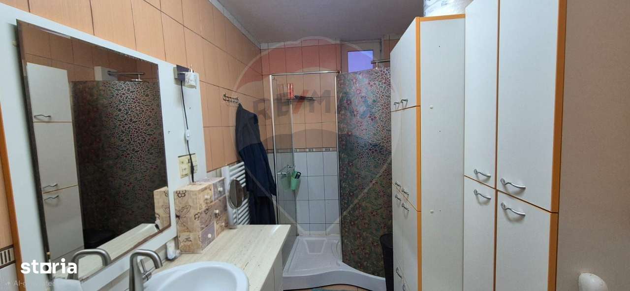 Apartament renovat recent cu 3 camere-8