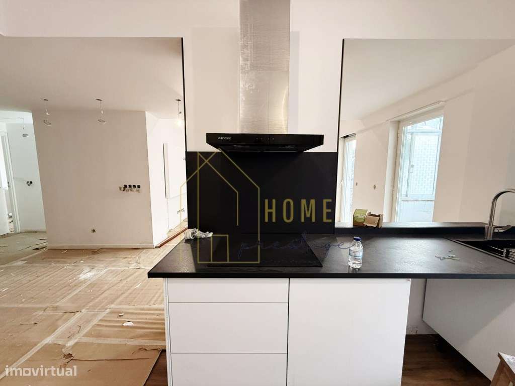 T3 Moderno e Luminoso no Laranjeiro com 4 Varandas-4