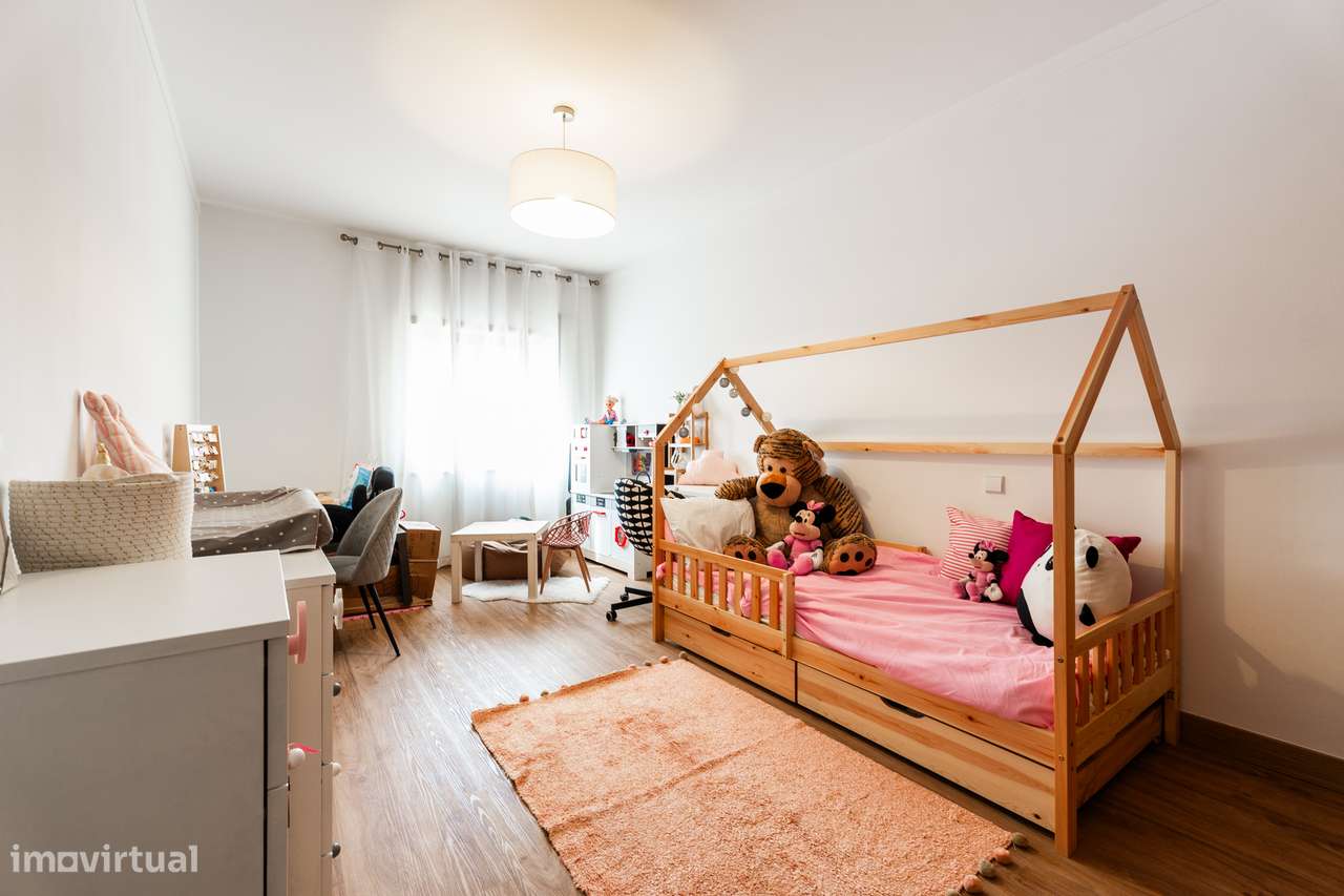 Apartamento T3, com vista castelo, na Urb. Vale do Mocho, em Leiria-7