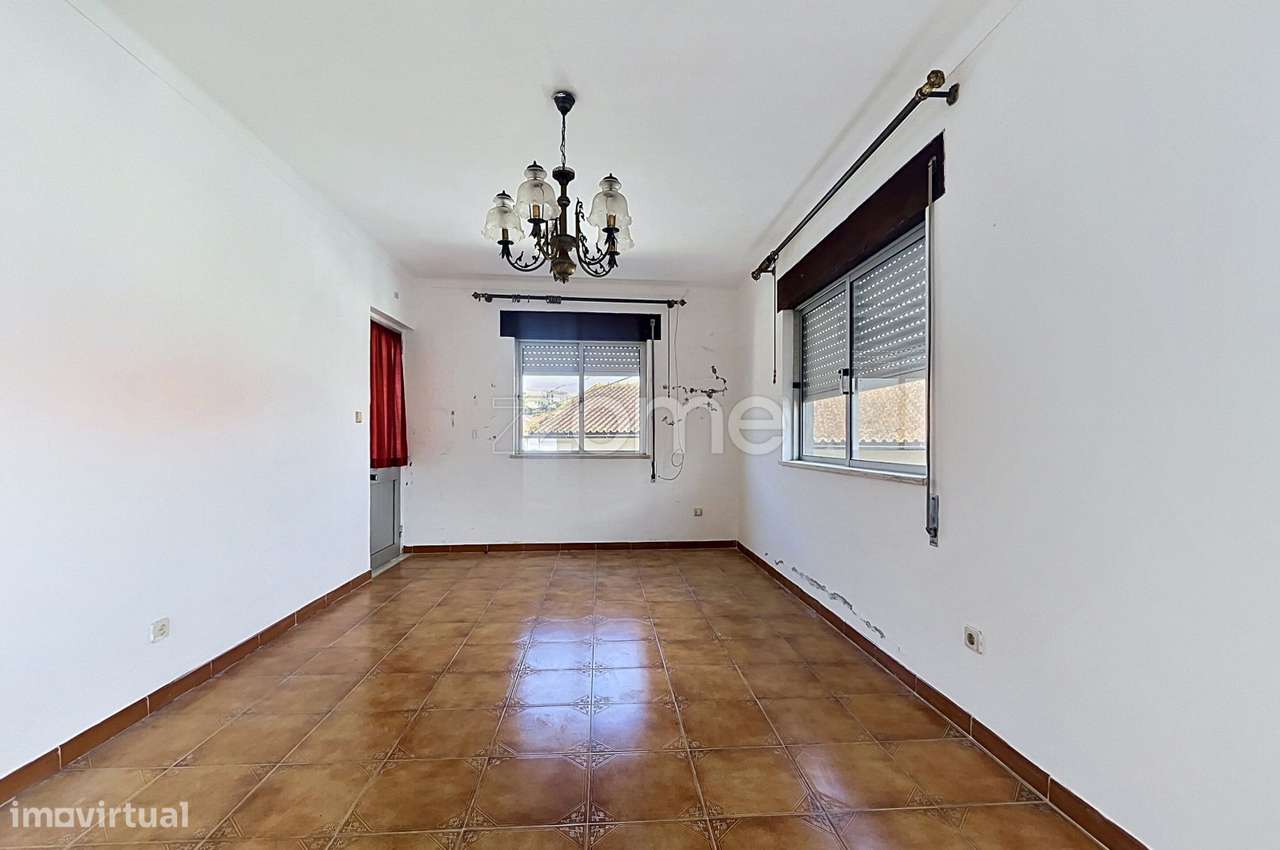 Moradia T4 com jardim e espaço exterior-19
