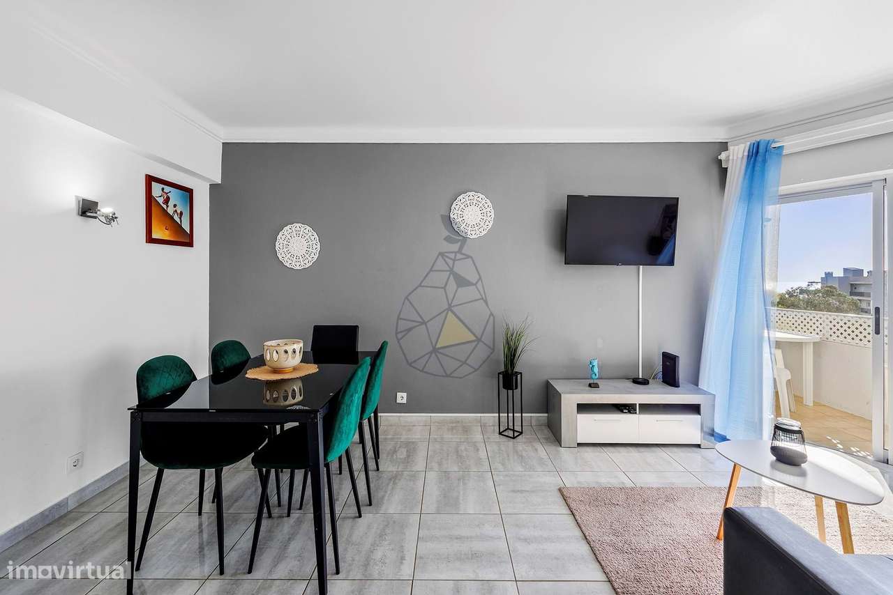 Apartamento de 2 Quartos com Vista Mar e Piscina  a 300m da Praia da R-13