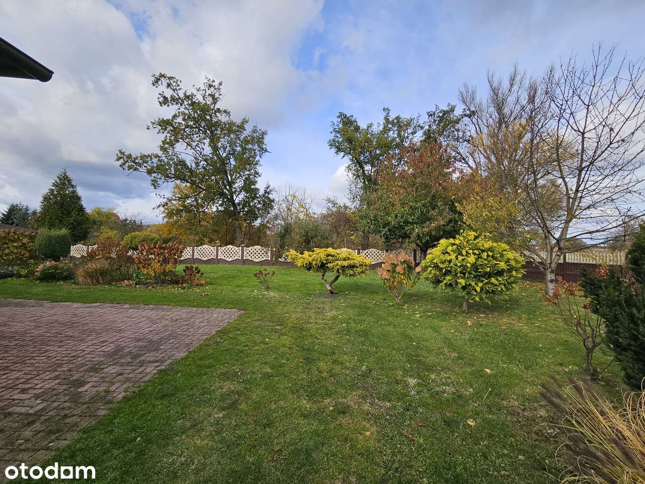 Dom z zabudowaniami gospodarczymi-18