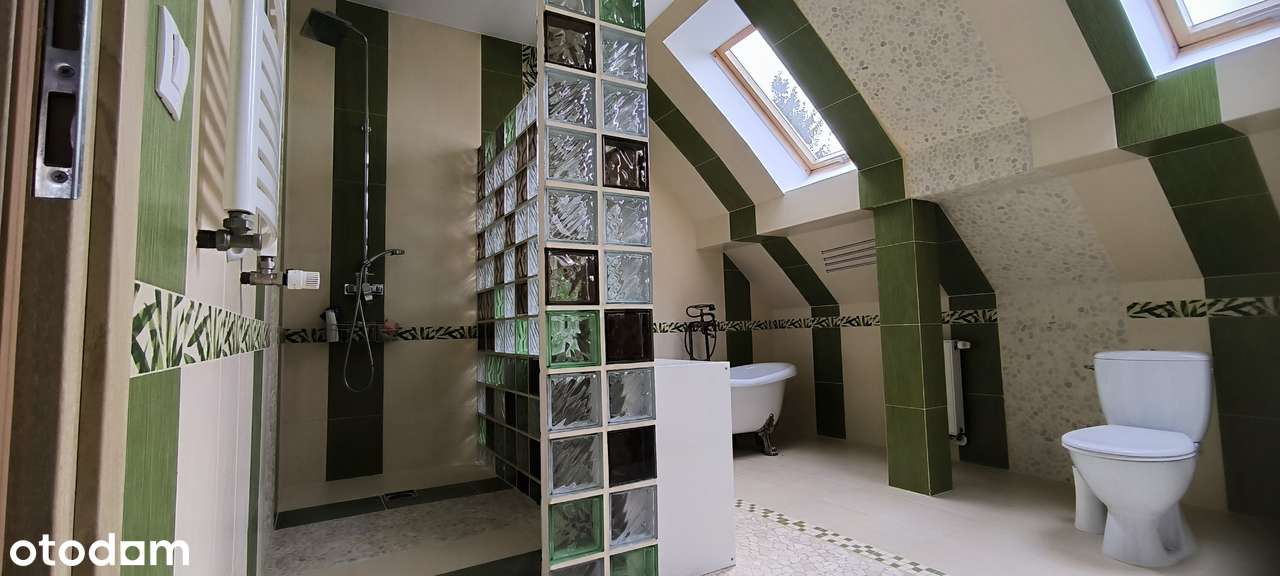 Dom jednorodzinny z basenem i sauną-9