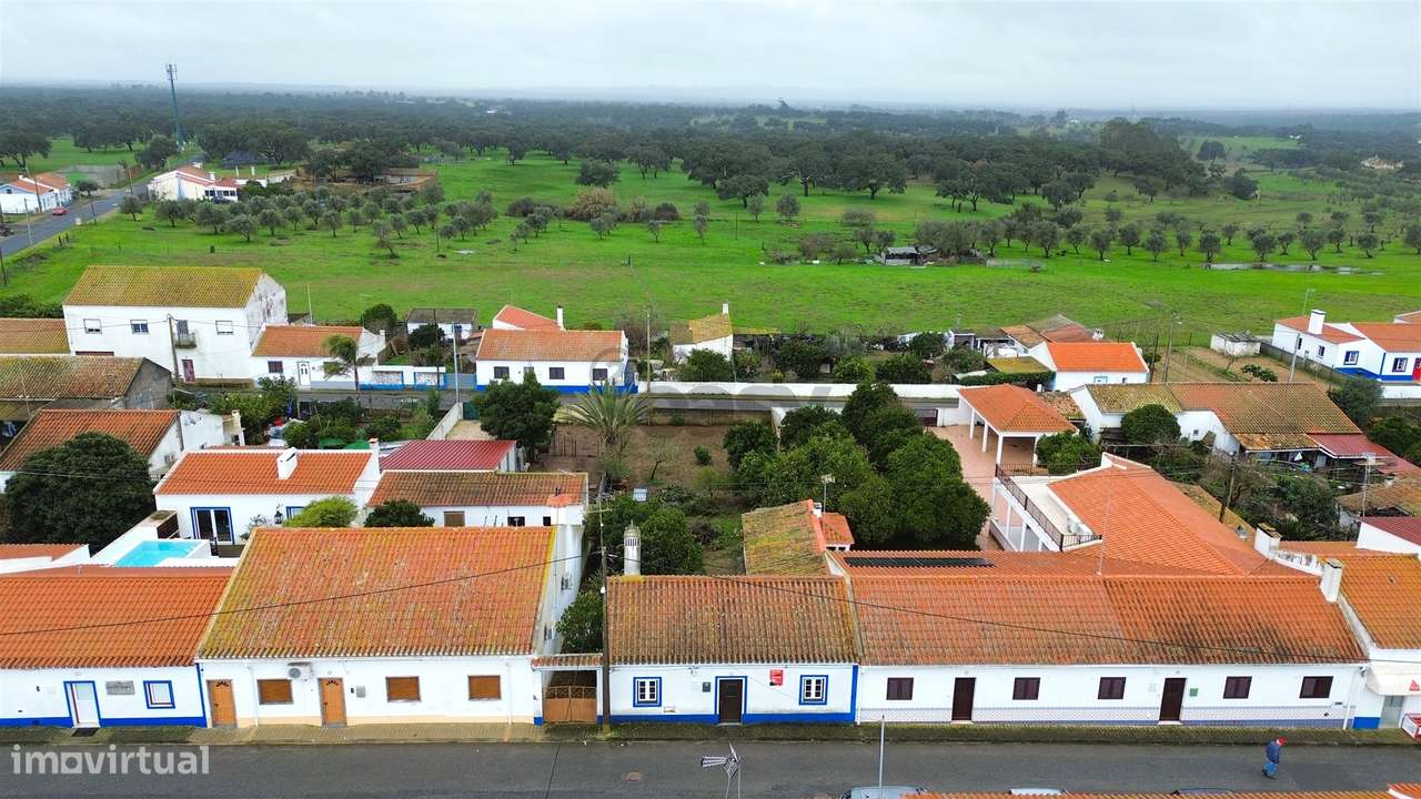 Moradia T2 com anexos e amplo quintal nas Fornalhas Velhas - Grande imagem: 2/34