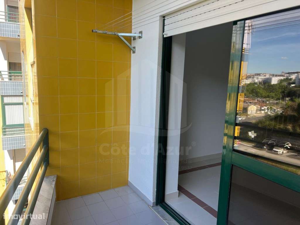 Apartamento T3 Parque da Paz no Feijó com Arrecadação e duas Varandas.-28