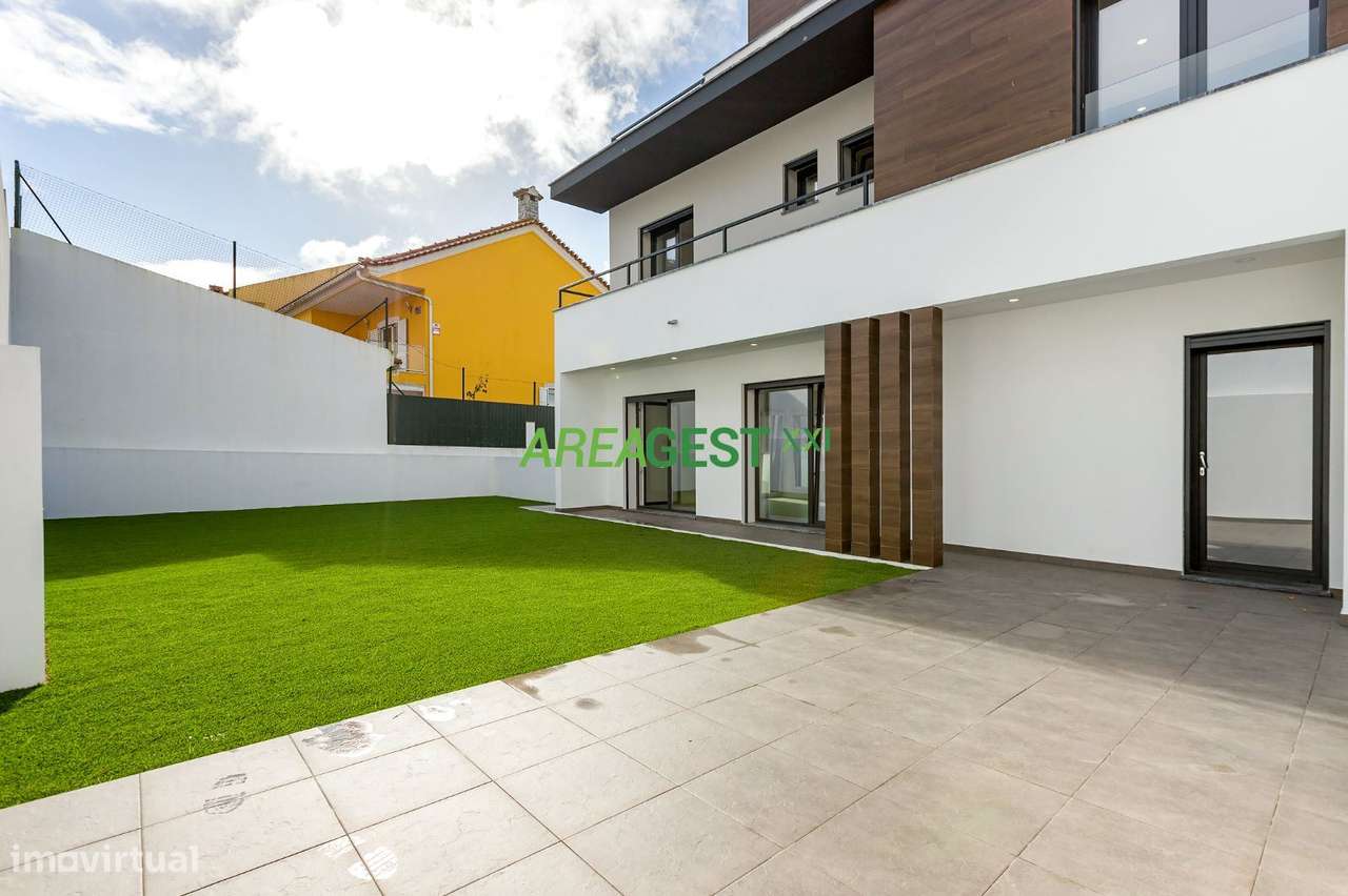 Moradia V4+1 no Casal Novo, Caneças-23