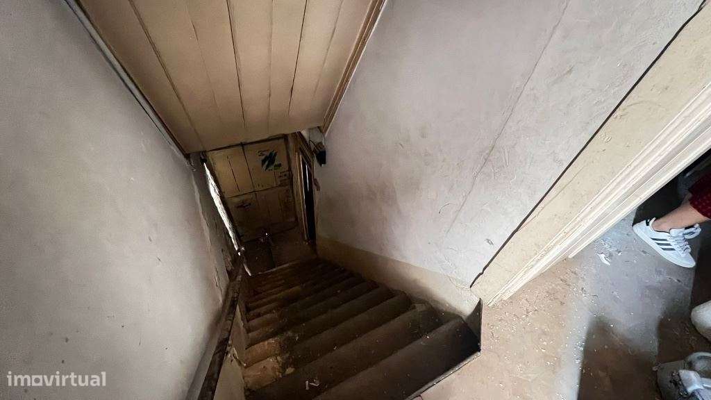 Pizzaria e Habitação no 1º andar no Centro do Montijo - Para renovar-21