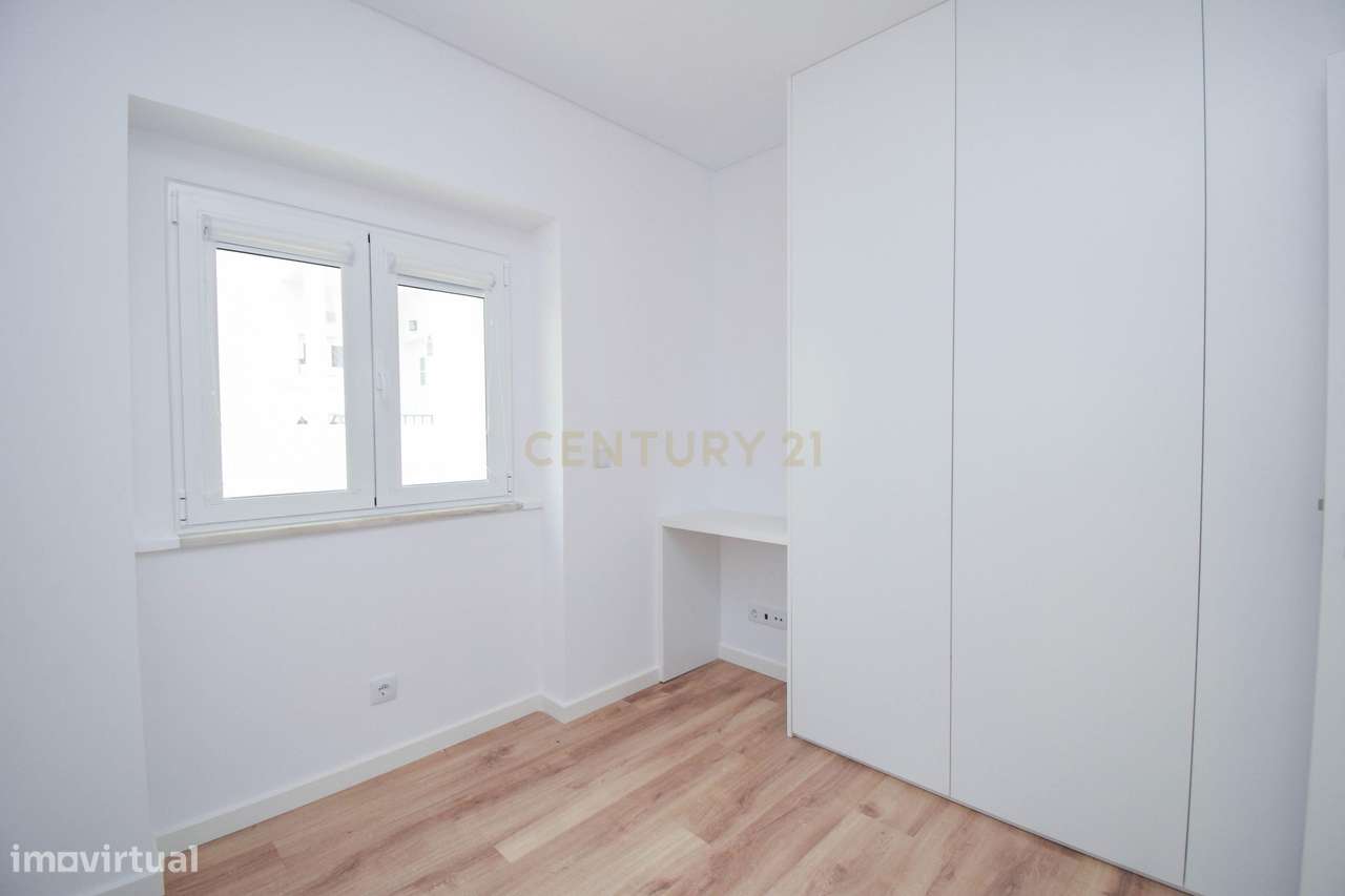 MORADIA T2 com Jardim * Bairro tranquilo em Cova da Piedade Almada-16