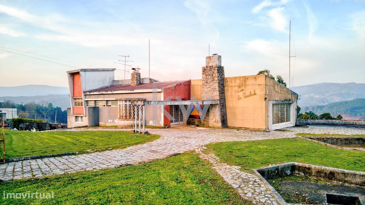 Moradia T4 Projetada pelo Ilustre Arquiteto Oscar Niemeyer em Chaviãe - Grande imagem: 2/54