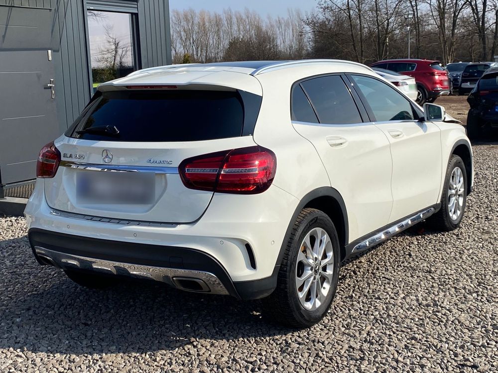 Mercedes-Benz GLA 250 7G-DCT AMG Line 2017