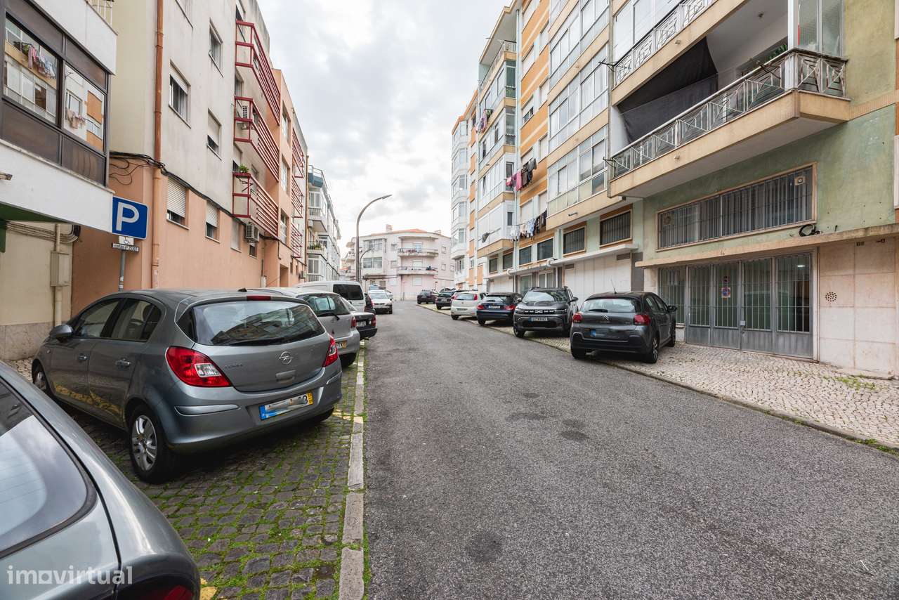 ESPAÇO COMERCIAL REMODELADO | PRONTO A FUNCIONAR | SACAVÉM-22