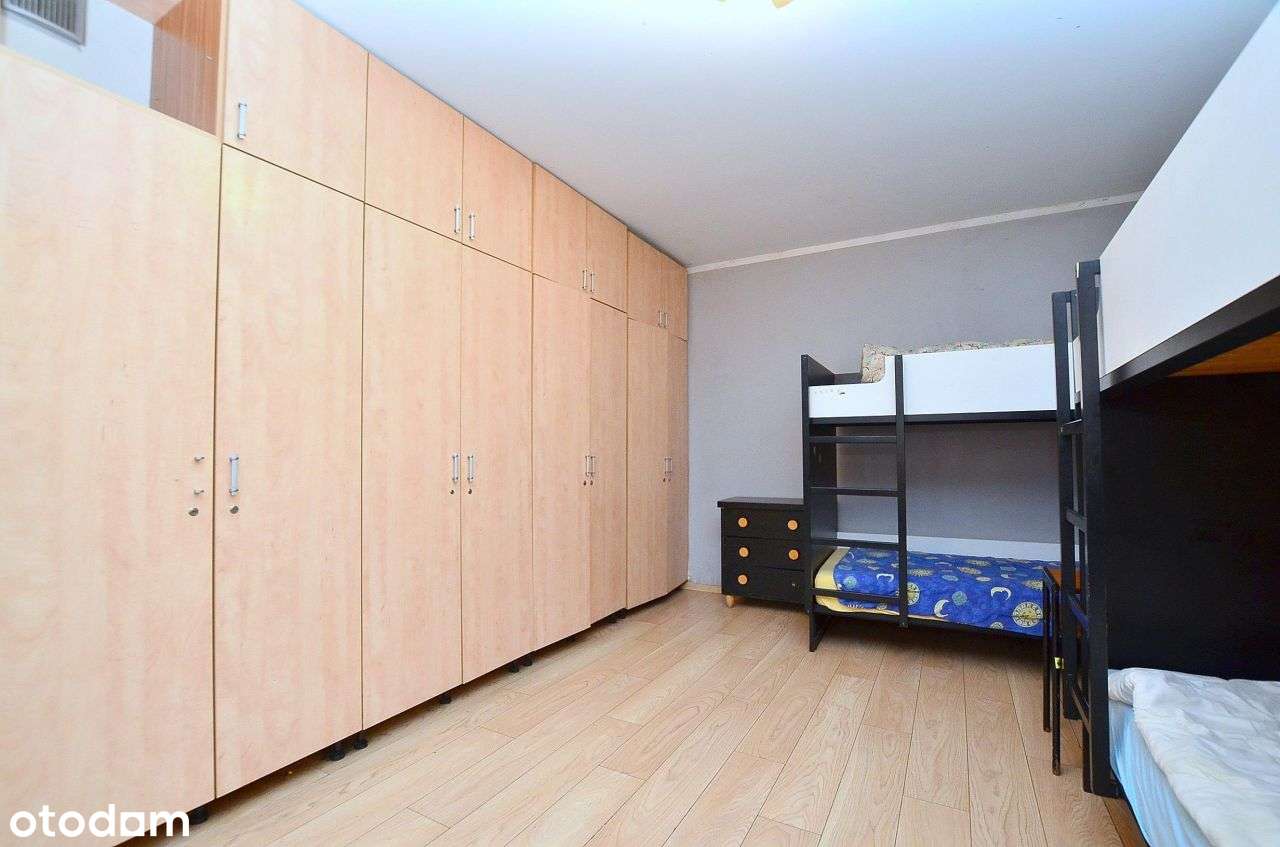 Przestronny budynek w dobrej lokalizacji - Pełny obrazek: 5/19