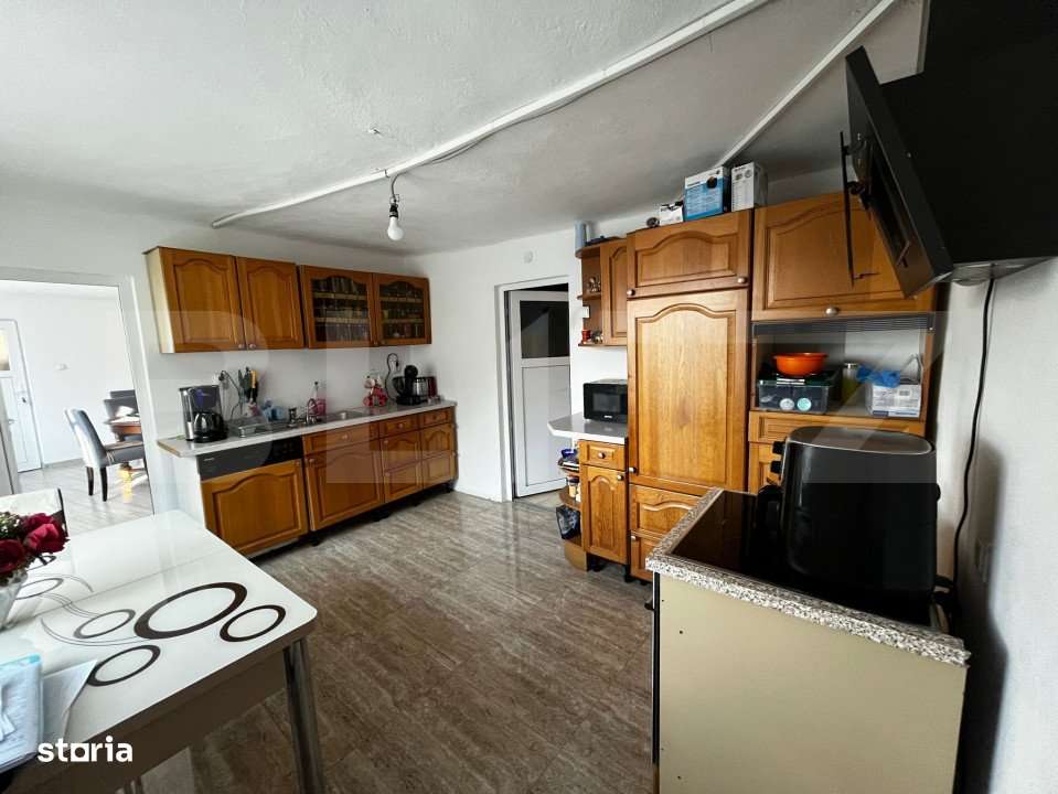 Casa de vanzare, cu 5 camere, 200 mp, Livezile - Imagine principală: 4/19