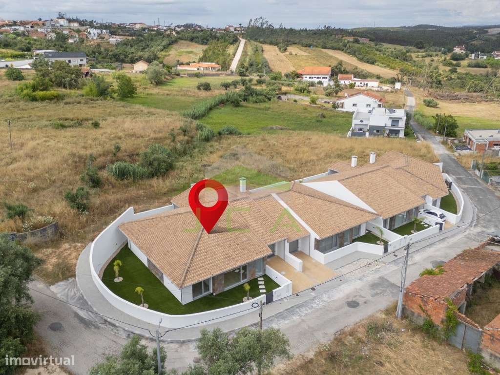 Moradia V3+1 nova e térrea com jardim-35