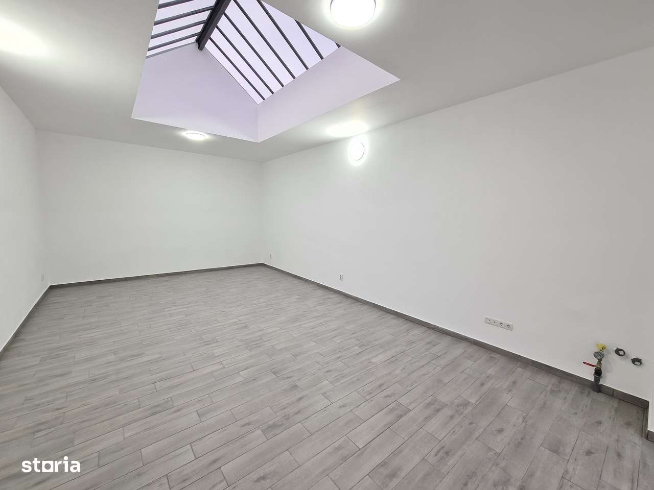 Spatiu comercial in Campina, Complex Rafinarie--34 mp--1900 lei - Imagine principală: 3/20