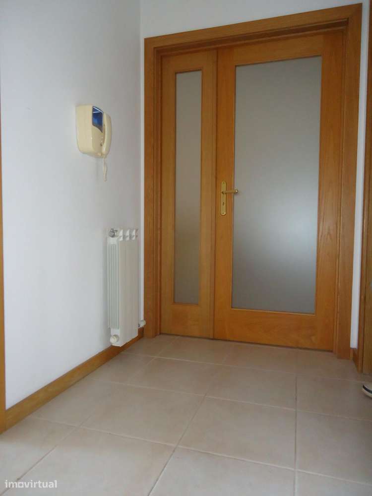 Excelente T2 com garagem fechada para 2 carros, Mozelos-12