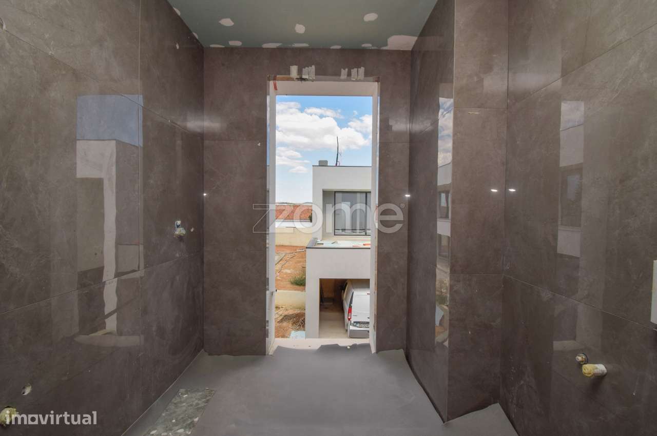 Moradia nova T4 luxo em condomínio privado no Barro em Loures-21