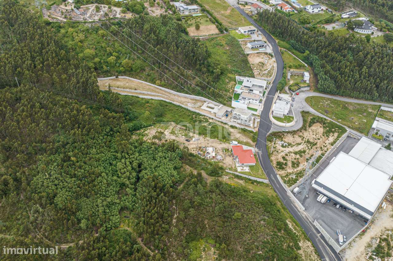 Terreno em Vandoma, Paredes com Projeto Aprovado - Grande imagem: 2/19