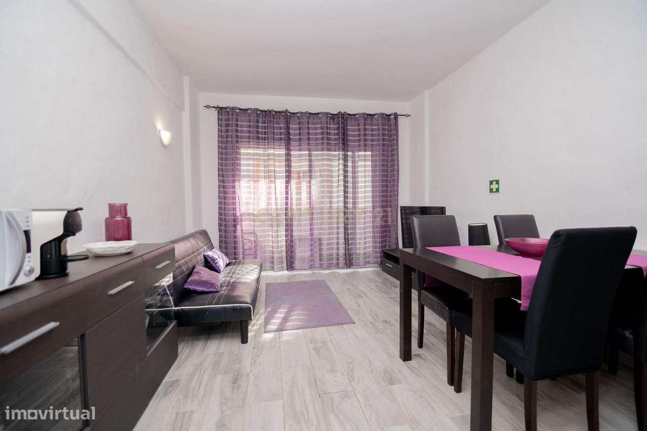 APARTAMENTO TOTALMENTE REMODELADO COM AMPLAS VARANDAS A PASSOS DA PRAI - Grande imagem: 5/13