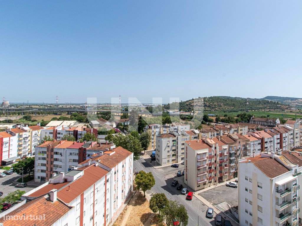 Apartamento T3, com lugar de estacionamento, no Carregado!-10