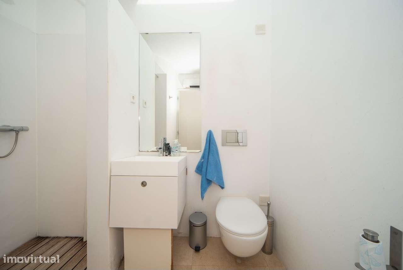 Moradia Contemporânea com Vista Mar e Piscina, Próxima da Beloura e Es-32