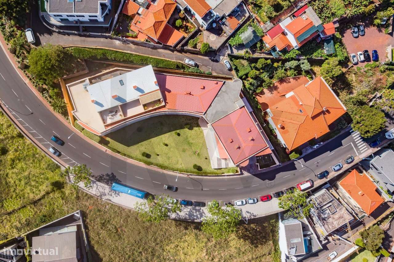 Apartamento T3 Duplex no Funchal-39