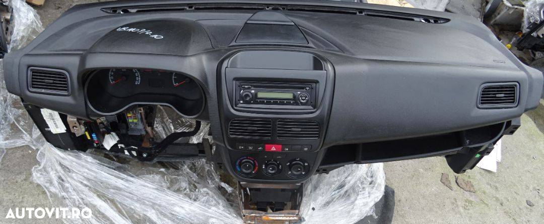 Plansa de bord Opel Combo din 2012 cu airbag volan si pasager volan pe stanga - 1