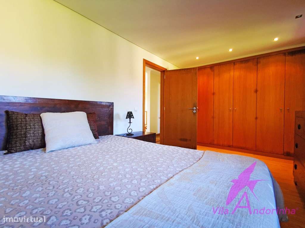 Moradia T4 Independente a 5 minutos da praia e do centro-21