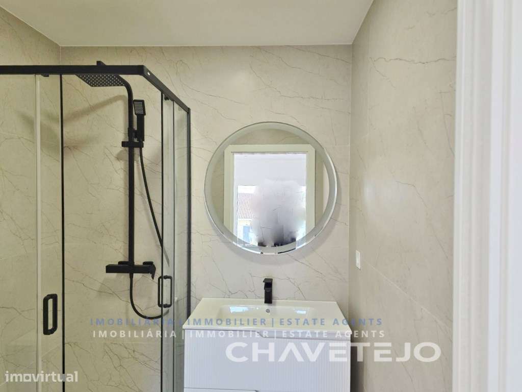 Moradia T4 Moderna c/ Garagem, estilo e Conforto a um Passo de Tomar-46