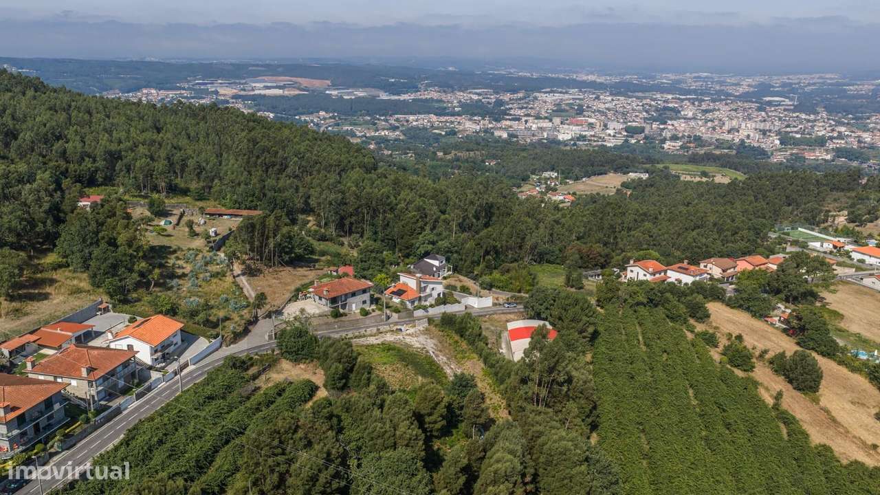 Moradia T3+1 com terreno em Burgães, Santo Tirso-44