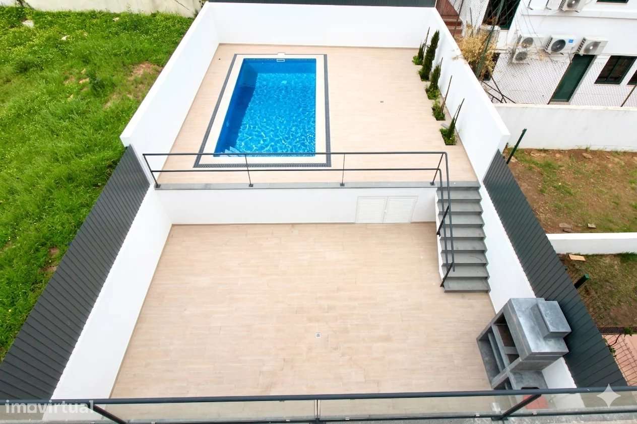 Vivenda Luxuosa V3 + 1 com Piscina de água salgada - Grande imagem: 2/15