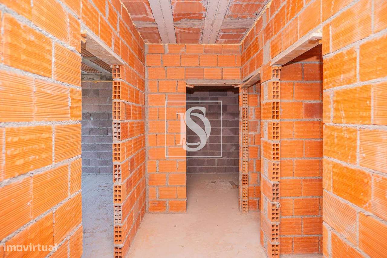 Moradia T3 por terminar | Elevado potencial de investimento-12