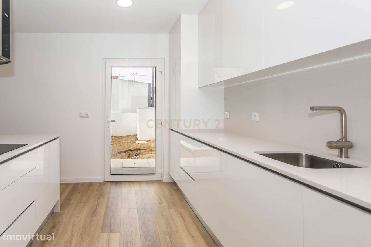 Moradia Nova Isolada T4 c/piscina - Foros de Amora - Grande imagem: 4/41