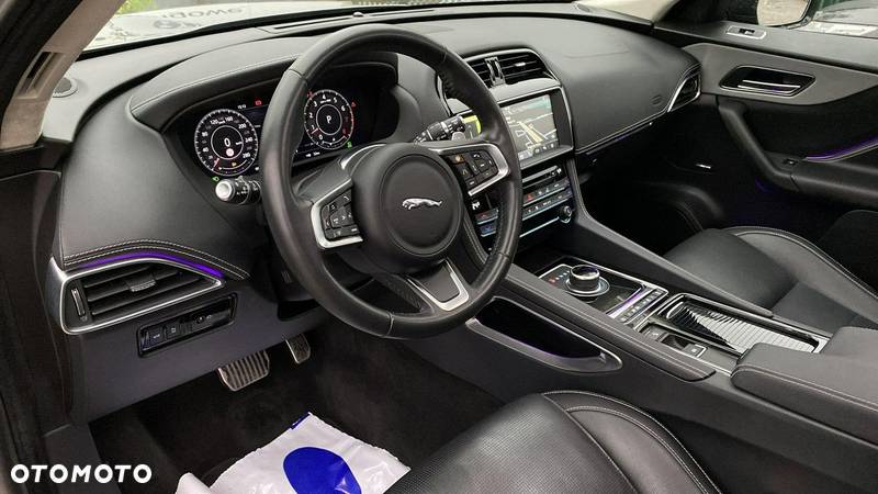 Jaguar F-Pace 2.0 i4P AWD Prestige - 9