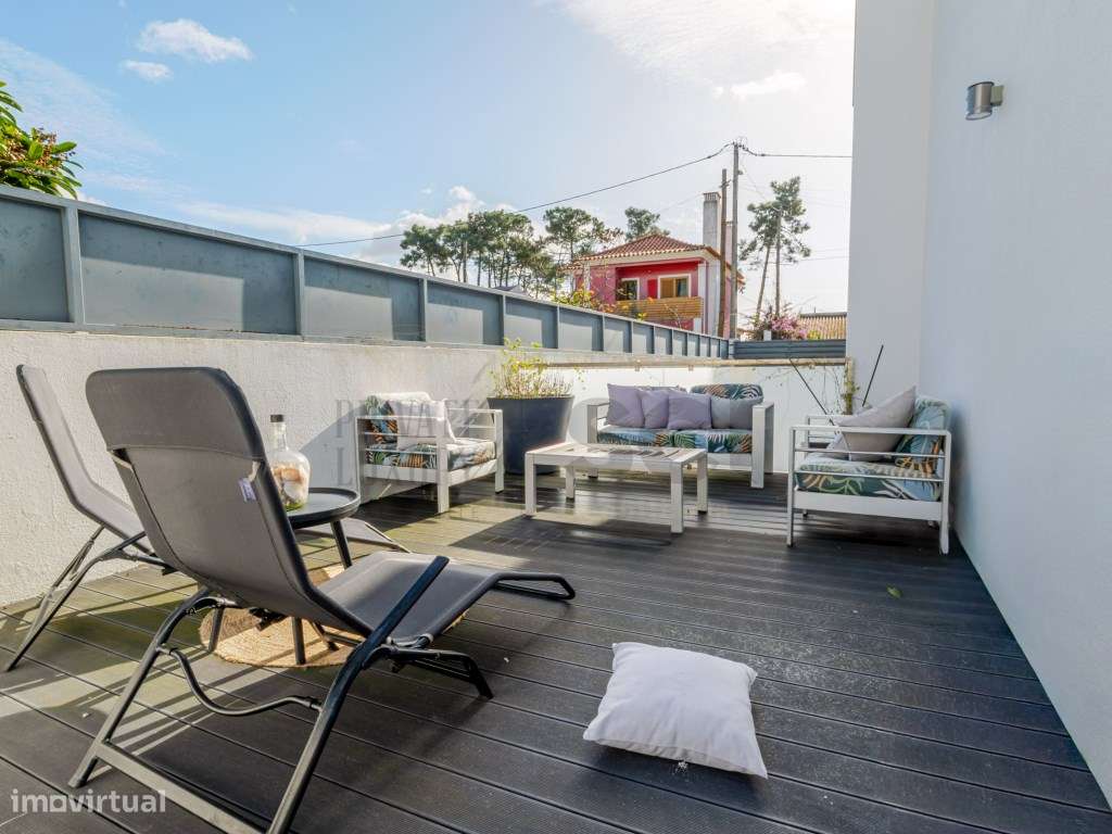 Moradia T4 na Aroeira, contemporânea com piscina e cave-46