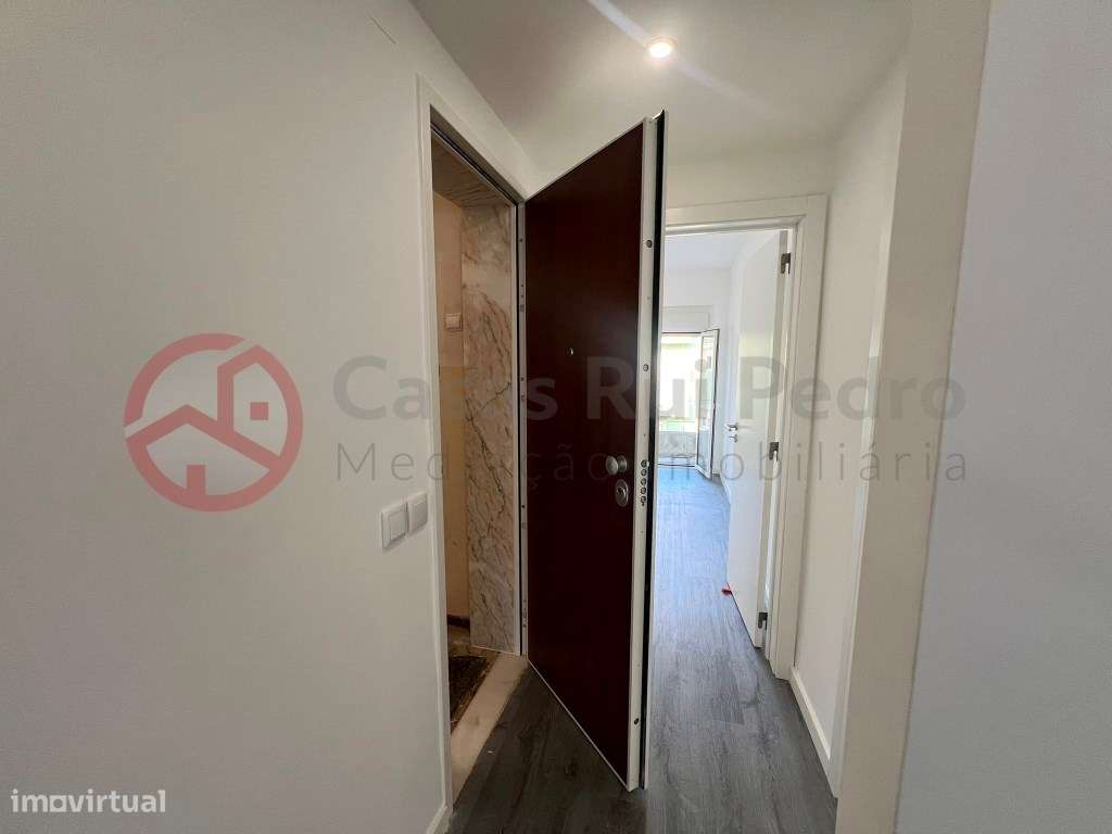 T2 Totalmente Remodelado na Cova da Piedade-13