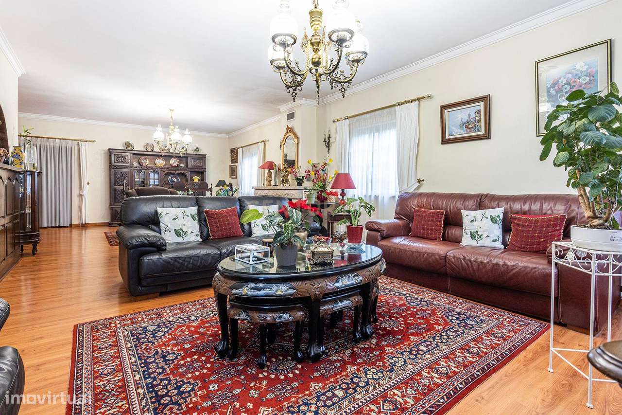 Moradia com características únicas na Aroeira-5