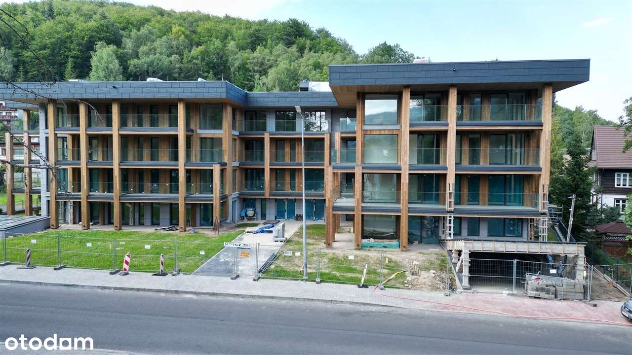 **Basen, strefa wellnes, widok na góry**-0