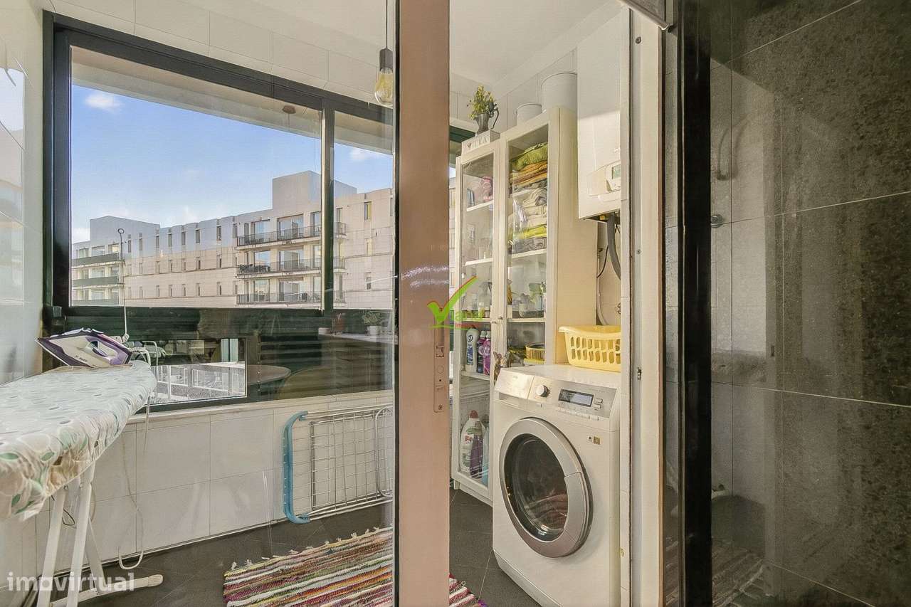 T. 4 com 3 lugares de garagem e arrumos - Centro da cidade da Maia-15