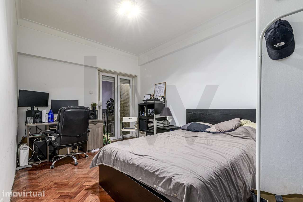 Oportunidade Única em S. Domingos de Benfica: T4 com Potencial e Local-19