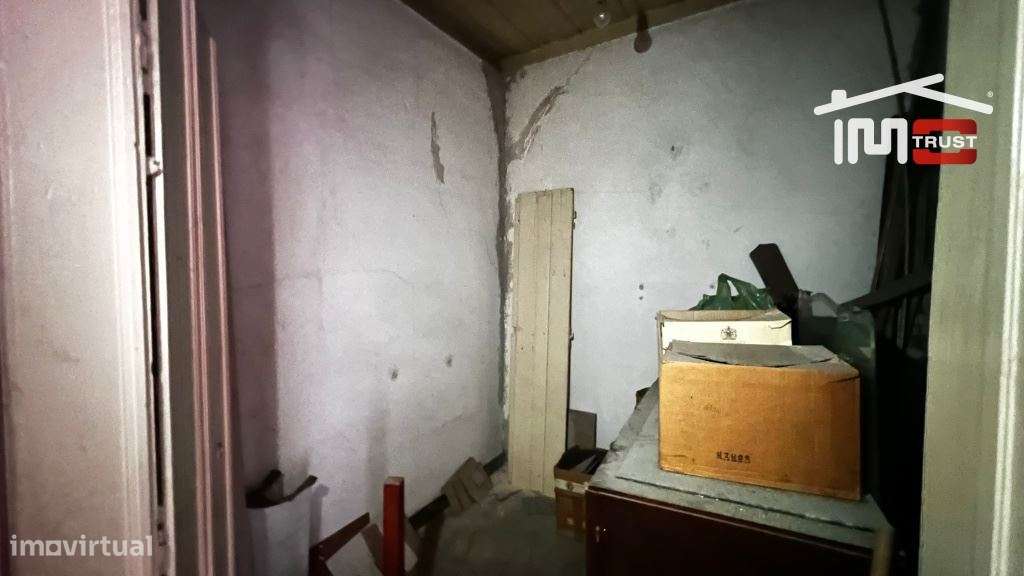 Prédio Habitacional Rés-do-Chão e 1º andar no Centro do Montijo - P...-23