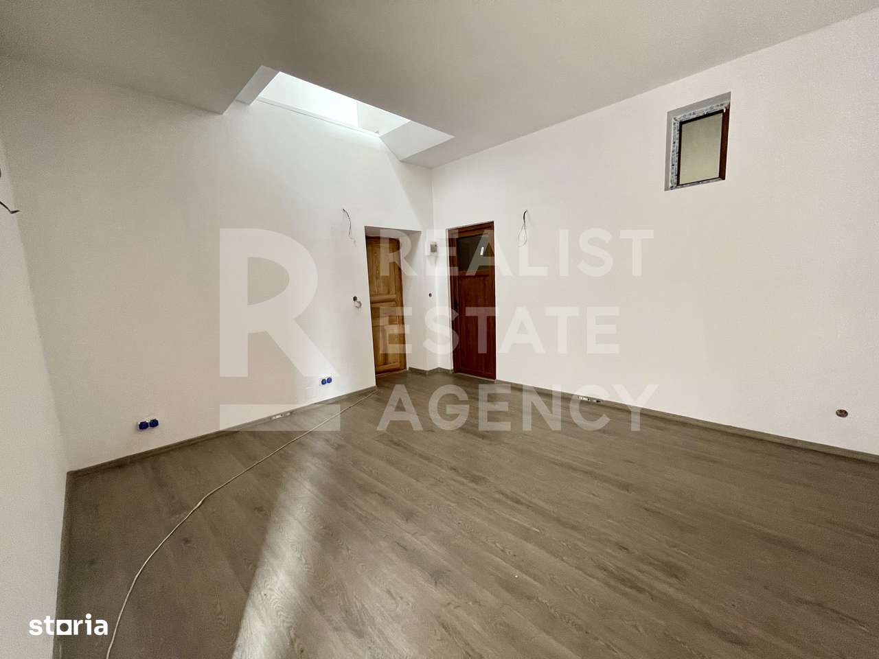 Vânzare, clădire impresionantă, 11 camere, 9 dormitoare, Păcurari - Imagine principală: 4/17